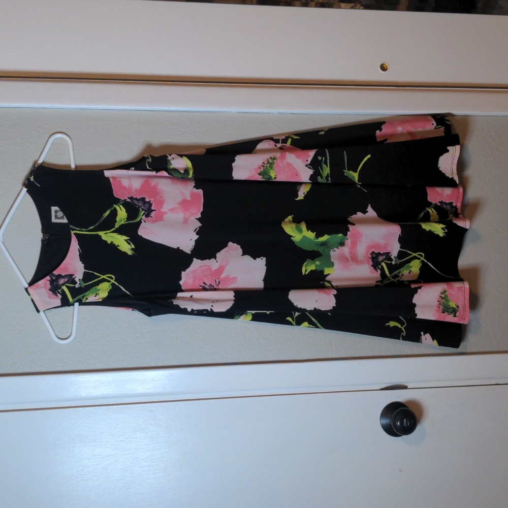 Anne Klein A Line Dress Black, Pink, Green Floral Stretch, size 4
